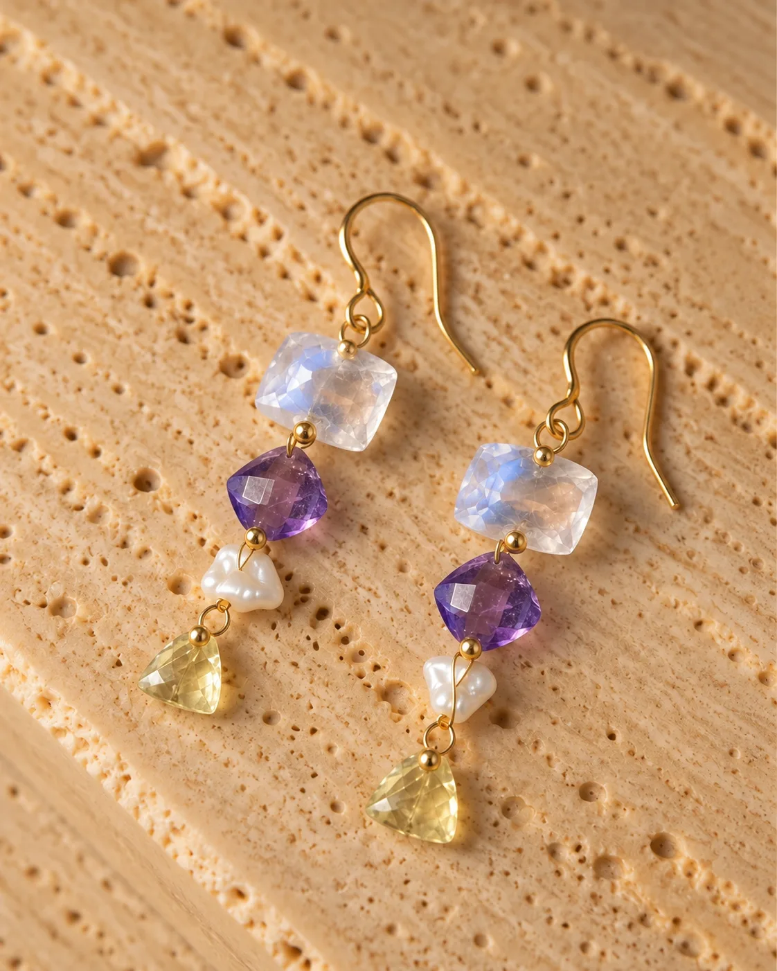 Fate dei boschi Earrings — Amethyst, keshi pearls · photo 1